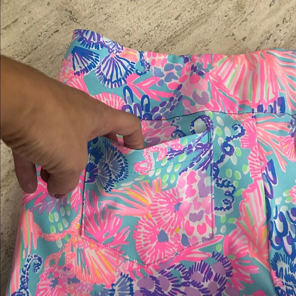 Lilly Pulitzer Nakia Luxletic Shorts in Signature Colorful Print UPF+50 Size 8 - Picture 6 of 15